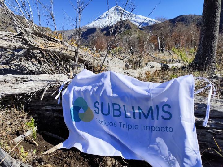 Bandera de Sublimis - Médicos Triple Impacto en el Lanin