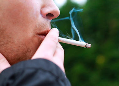 Fumar cigarrillo afecta a los implantes dentales