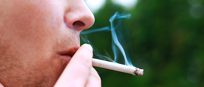 Fumar cigarrillo afecta a los implantes dentales