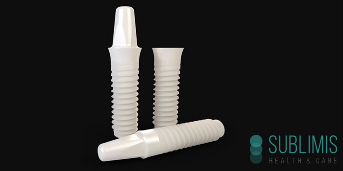 Implantes dentales de zirconio marca Straumann.