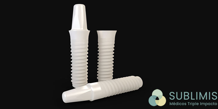 Implantes dentales de zirconio marca Straumann.